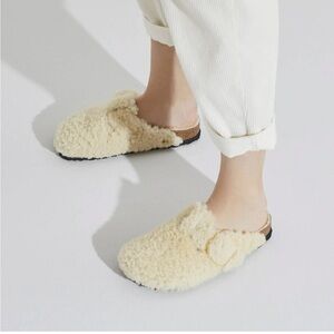 Birkenstock Big Buckle Teddy Clog